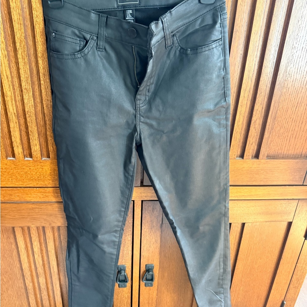 GAP Women's Black Faux Leather pants Size 0/25